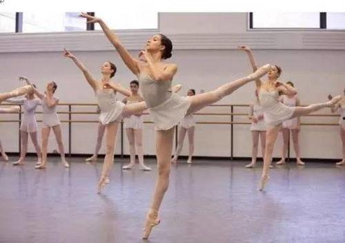 成人九人动感舞蹈视频,燃情演绎青春活力